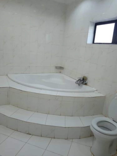 Bathroom 4, Mapalo Lodge, Lusaka