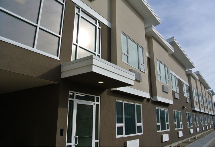 Exterior & Views 2, Econo Lodge Inn & Suites Kelowna, Central Okanagan