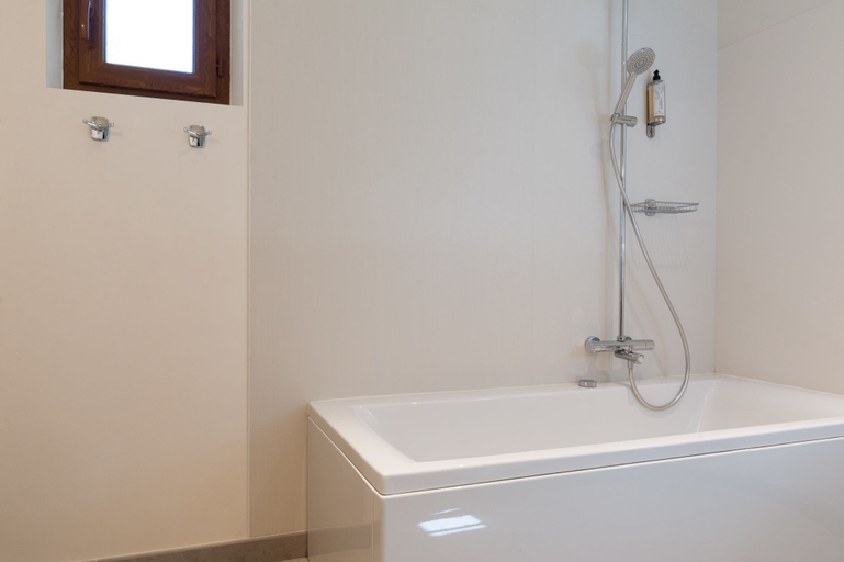 Bathroom 3, Le Pigeonnier du Perron, Vienne