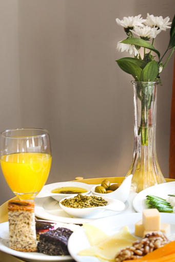 Food & Drinks 4, Modern Ben gurion Apt By Ahlan Hospitality