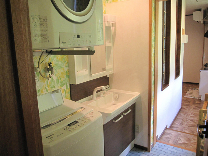 Bathroom 3, Hibisu yabu, Nago