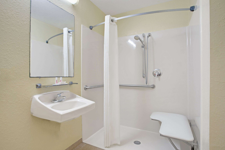 Bathroom 4, Super 8 by Wyndham Daytona Beach, Volusia