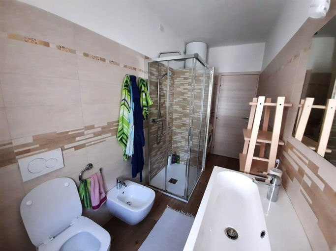 Bathroom 4, Europa Master Guest apartment, Sondrio
