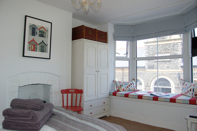Bedroom 2, Saint Cadfans Lodge, Gwynedd