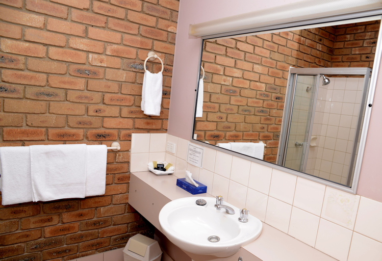 Bathroom 3, Rodney Motor Inn, Shepparton