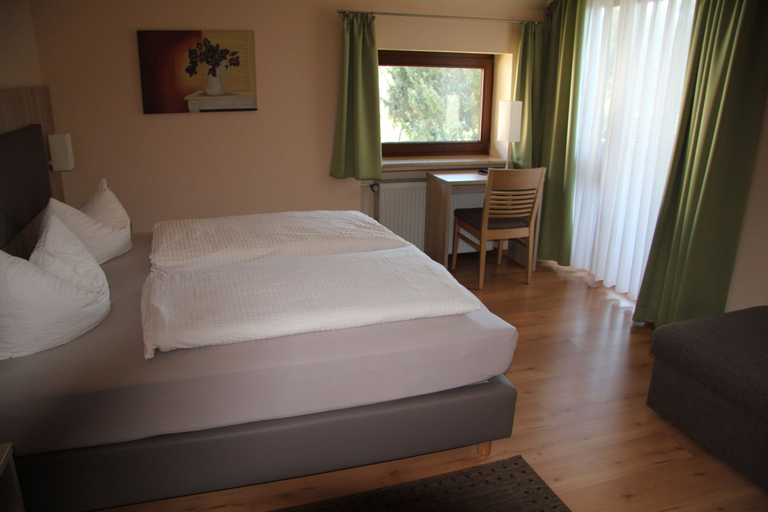 Bedroom 3, Annas Gästehaus, Forchheim