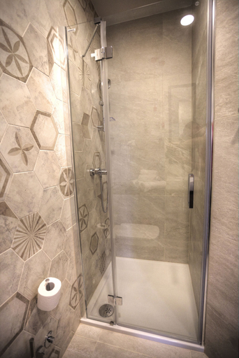Bathroom 3, Cardinal apartments, Zagreb