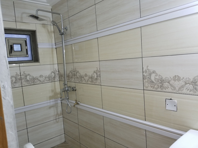 Bathroom 3, Medrie International Hotel, Western Urban