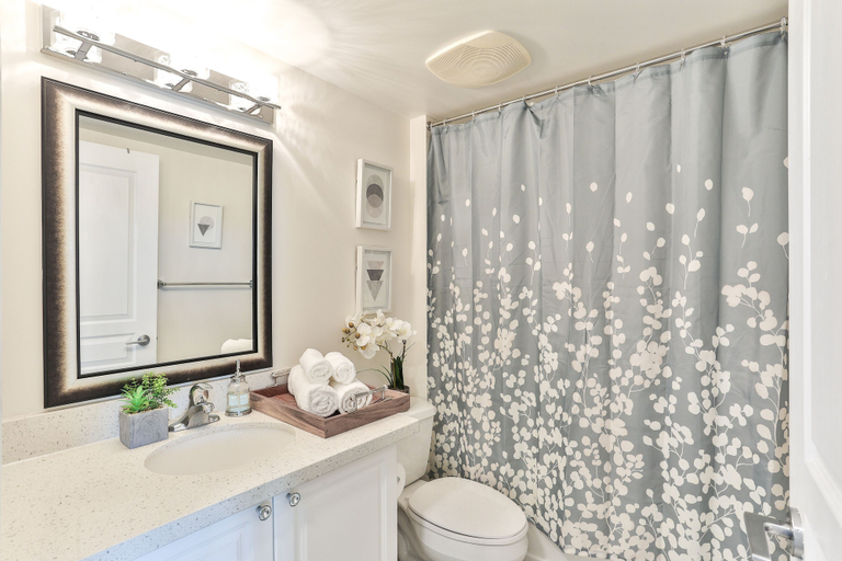 Bathroom 4, Lively Urban Condo in Old Toronto, Toronto