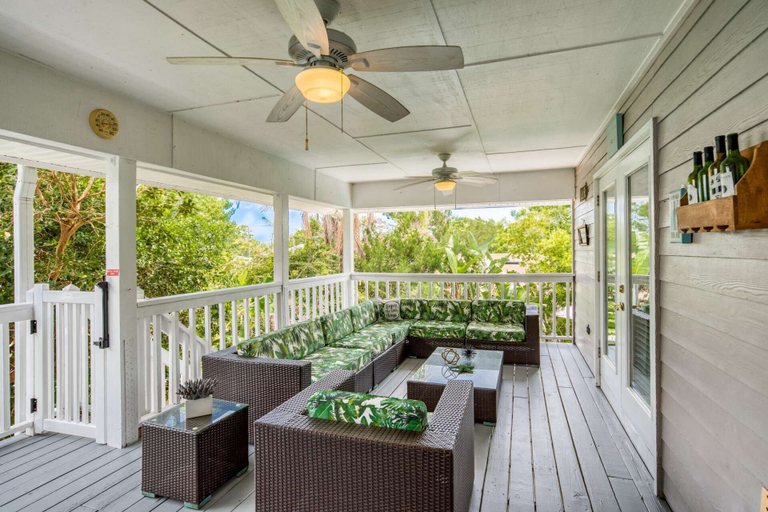 Food & Drinks, Butler Beach Houses, Saint Johns