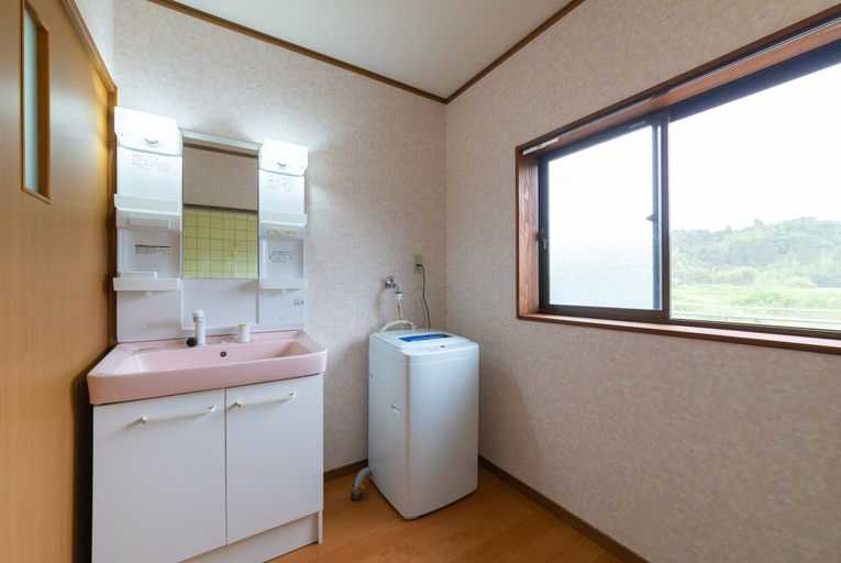 Bathroom 3, Sasayakanaouchi Takamatsu Kushima, Kushima