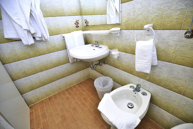Bathroom 4, Hotel Villa Sole, Rimini