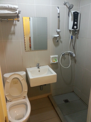 Bathroom 4, Maxim Hotel, Kota Kinabalu