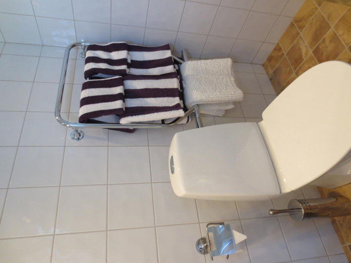 Bathroom 3, Norrskedika hotell - Gamla Järnhandeln, Östhammar
