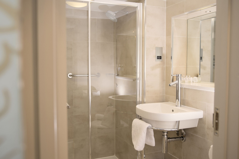 Bathroom 3, The Stag on the River, Surrey