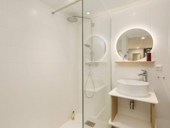 Bathroom 4, Hotel De Eemhof by Center Parcs, Zeewolde