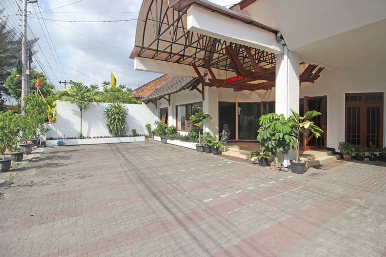 Exterior & Views 30