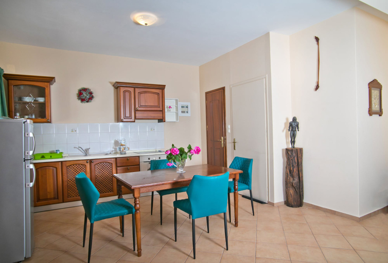 Private kitchen, Hot Tub Cottage Kalymnos, South Aegean