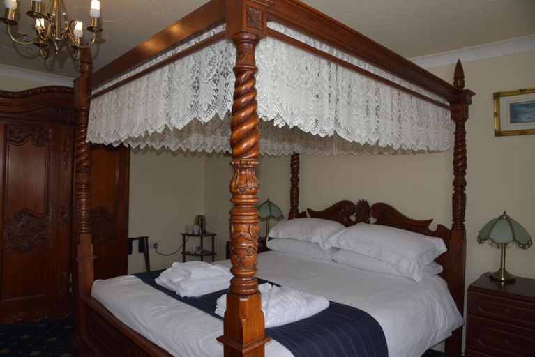 Bedroom 2, Dinorben Arms Hotel, Anglesey