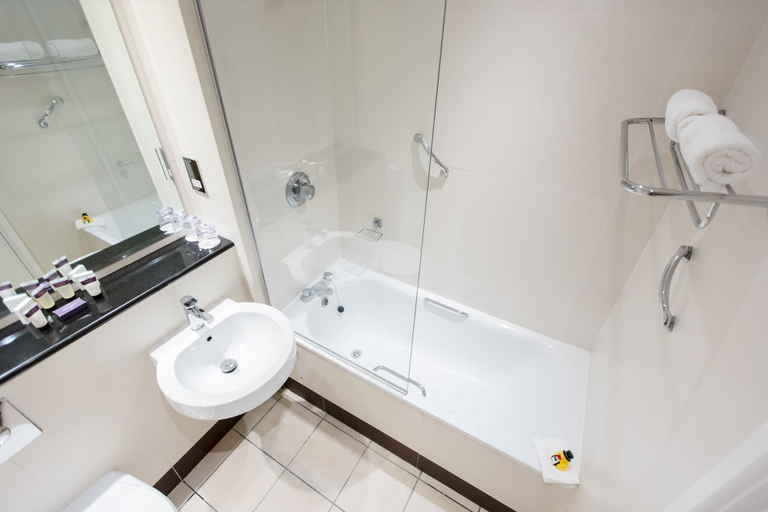 Bathroom 5, Everglades Hotel, Derry and Strabane