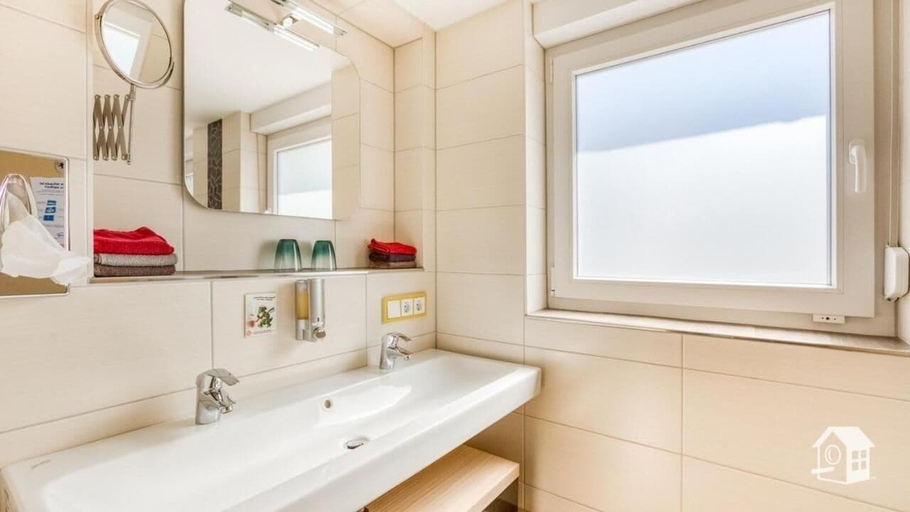 Bathroom 4, Gästehaus zum Rothaarsteig, Siegen-Wittgenstein
