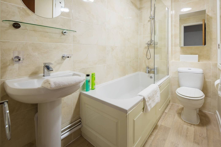 Bathroom, The Valley House, Kent