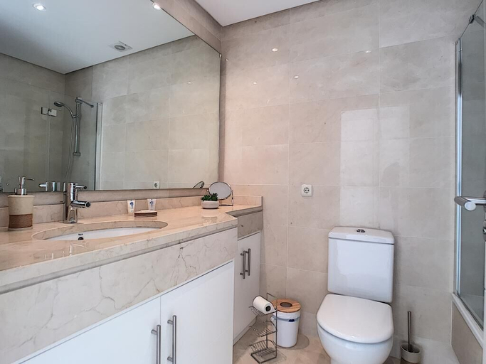 Bathroom, Ground Floor Apartment In Alcazba Lagoon, Málaga