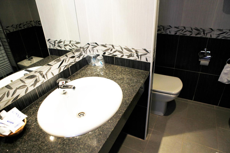 Bathroom 5, Park, A Coruña