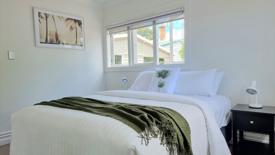 Bedroom 3, Cheerful 5 - Bedroom Home - Free Parking, Waitakere