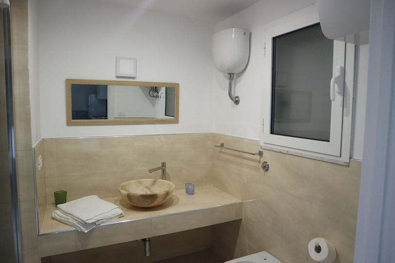 Bathroom 5, Torquemada Beach Club, Barletta-Andria-Trani