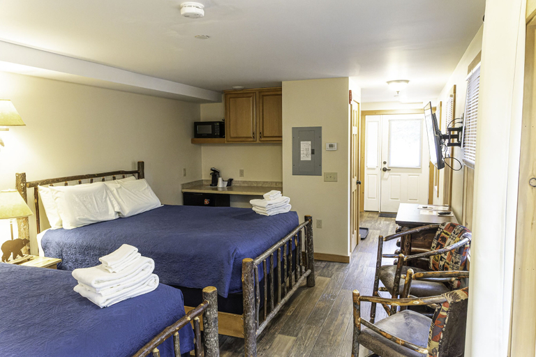 Bedroom 3, The Woods Inn, Hamilton