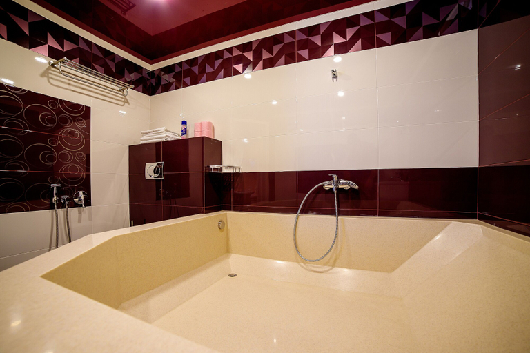 Bathroom 4, Atlas, Gelendzhik gorsovet
