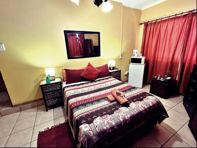 Bedroom 2, At Home Guesthouse, Siyanda