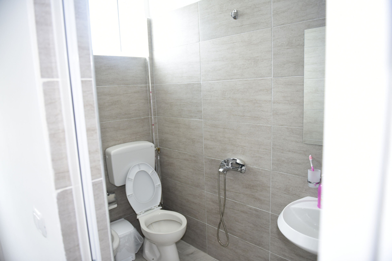 Bathroom, Vila Disha, Tiranës