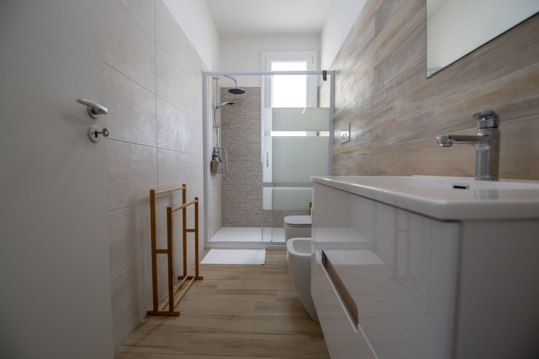 Bathroom, house truvatura, Syracuse