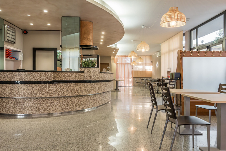 Others 5, Hotel Maris, Parma