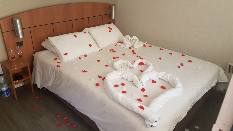 Bedroom 2, Hotel Kyriad Mulhouse Est - Lutterbach, Haut-Rhin