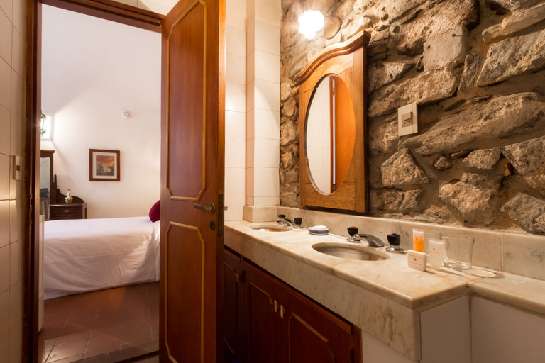 Bathroom 3, Posada del Virrey, n.a540
