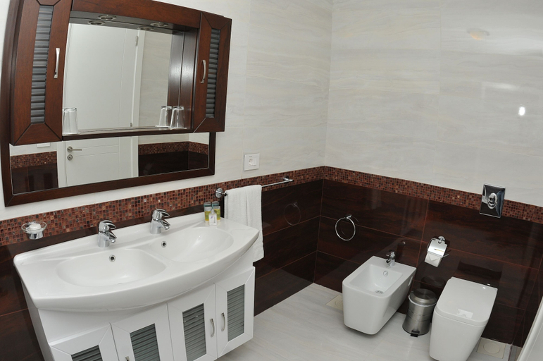 Bathroom 4, Monoberge Byblos Hotel, Jubail
