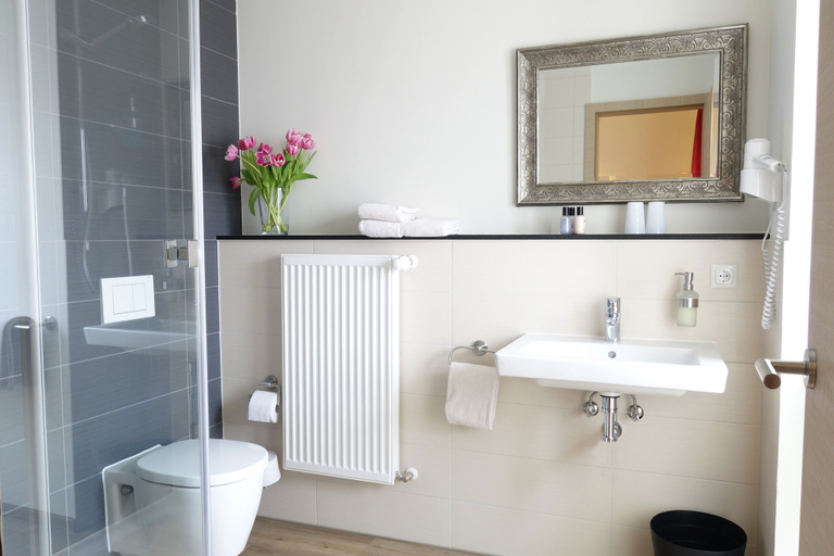 Bathroom 5, Sonne, Fulda