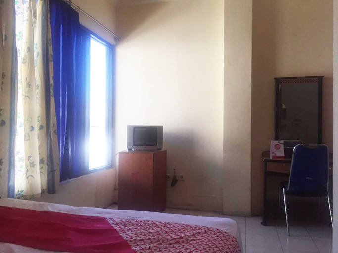Bedroom 2, OYO 2568 Orion Hotel, Manado