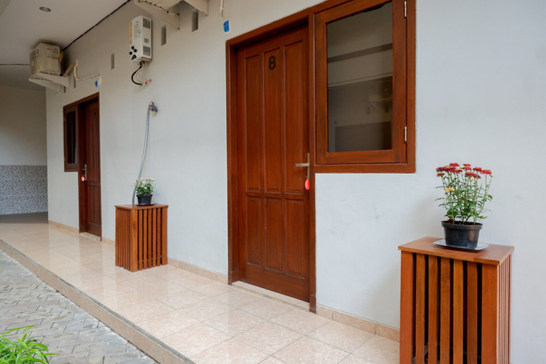 Exterior & Views 2, RedDoorz near Alun Alun Kudus 2, Kudus