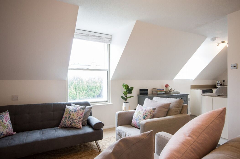 Others 5, Luxurious & Modern Home, Oxfordshire