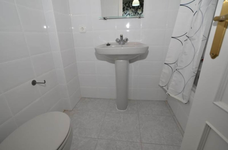 Bathroom, Apartment in Isla - 103631 by MO Rentals, Cantabria