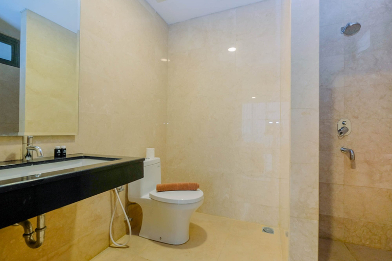 Bathroom 2, Modern and Spacious 2BR L'Avenue Apartment, South Jakarta