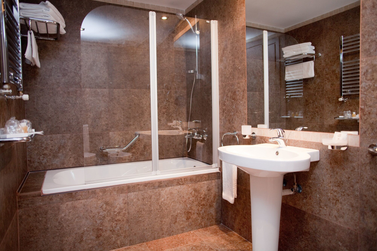 Bathroom 4, Bellaria Hotel, Iasi