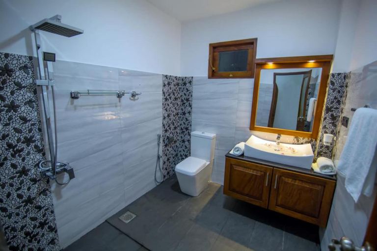Bathroom 3, Villa Almond Leaf, Hikkaduwa