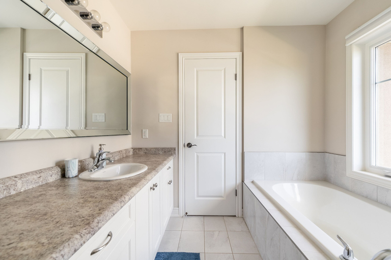 Bathroom 3, GLOBALSTAY. Waterfront 5BR Townhouse. Private HOT TUB, Gym, Sauna, Hamilton