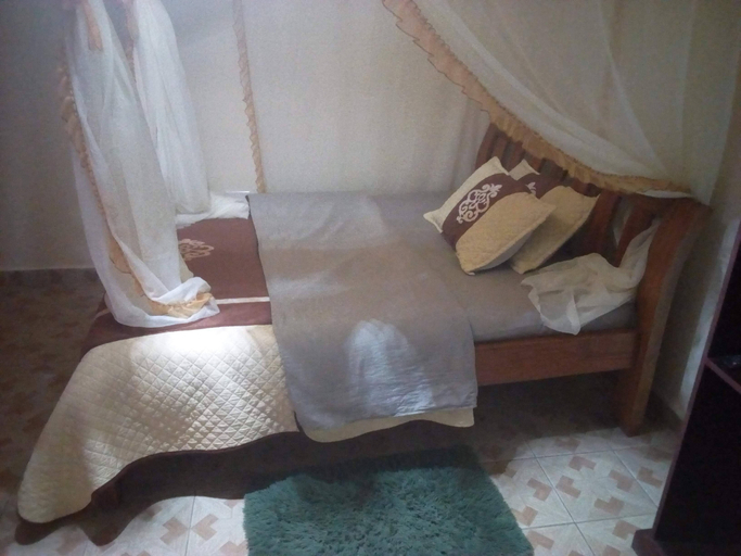 Bedroom 2, King Wise Guest House, Yatta