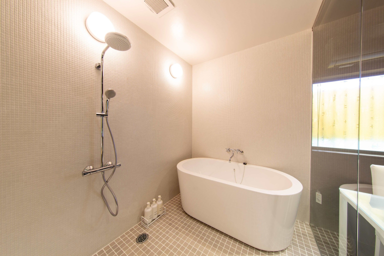 Bathroom 3, Yadoya Nishikujo Honjinso, Osaka